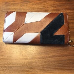 Leather Fossil clutch/wallet